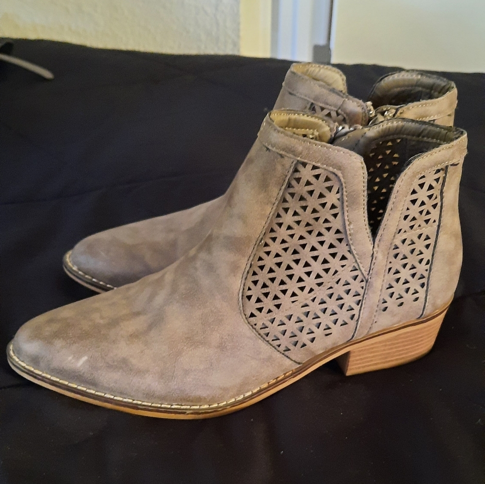 Madden girl Brown Ancle Boots